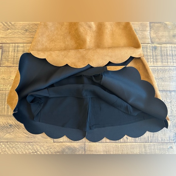 NWT Lush scalloped faux suede mini skirt - Size Small - Picture 5 of 8